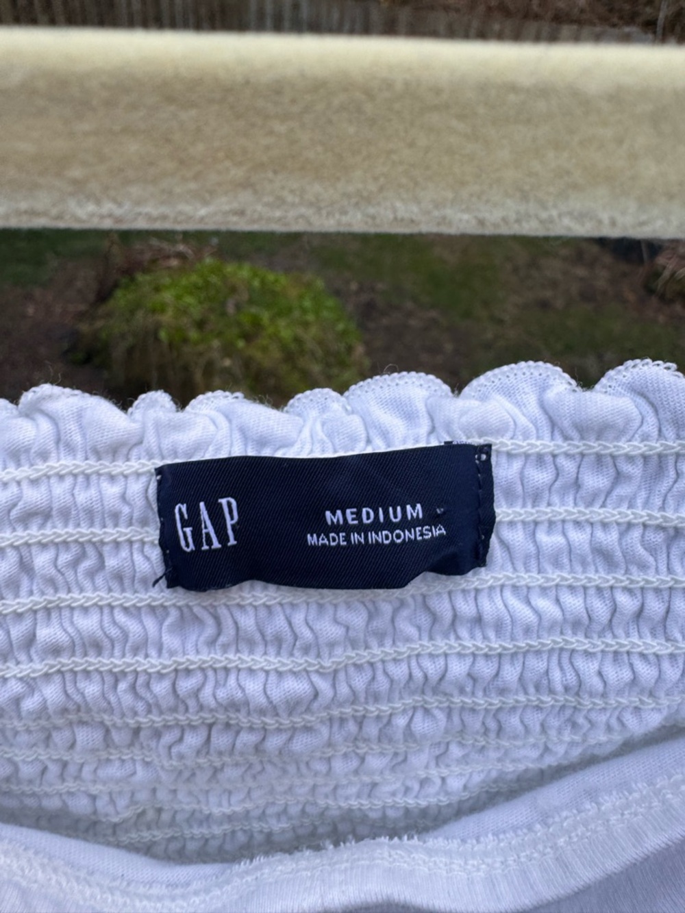 GAP White Eyelet Puff-Sleeve Ruched Crop Top - Picture 3 of 4